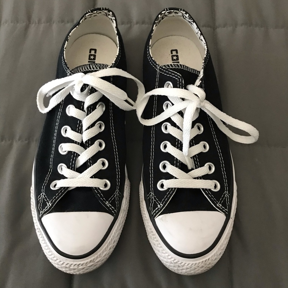Converse Allstars Womens Sz 7